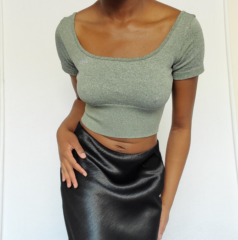 Guess crop top
